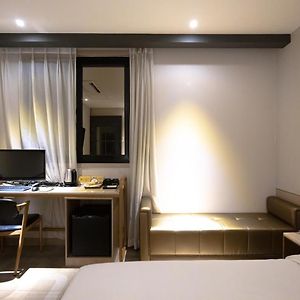 Hound Hotel Seomyeon-Beomcheon